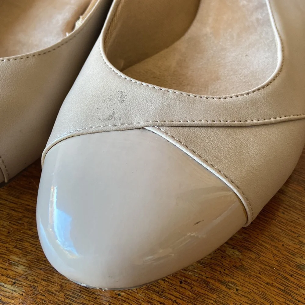 Naturalizer Cream Tan Flats, 8.5 - Picture 3 of 6